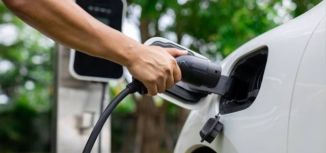 Apakah Kendaraan Listrik Benar-Benar Bebas Emisi Karbon